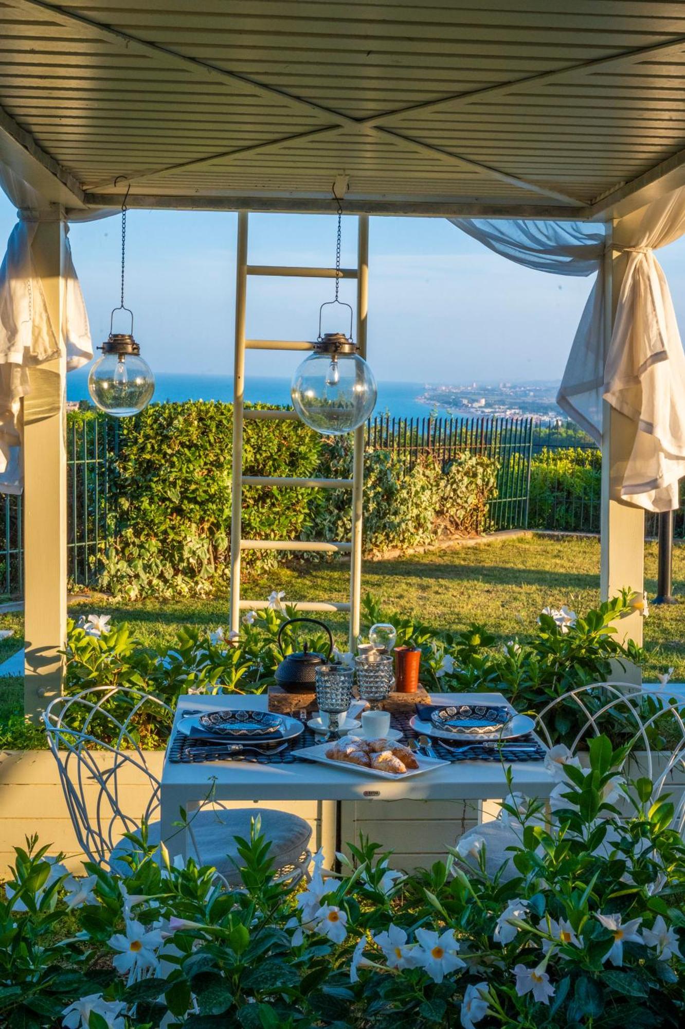 シローロ Tra Gli Alberi E Il Mare Bed & Breakfast エクステリア 写真