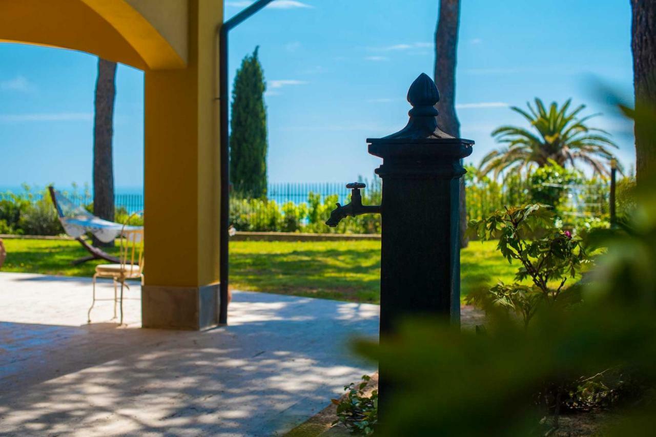 シローロ Tra Gli Alberi E Il Mare Bed & Breakfast エクステリア 写真